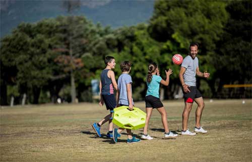 Makkelijk mee te nemen Beachvolleybalnet van Decathlon